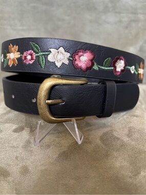 Boho Style Intricate Vibrant Floral Embroidered Women’s BeltBlack Vegan Leather